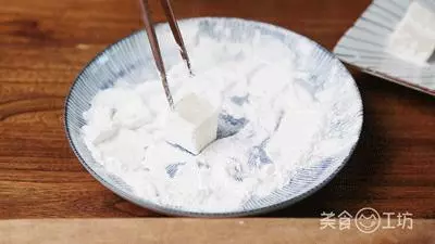 豆腐這麼做,比糖醋裡脊還好吃,酸甜酥脆超下飯