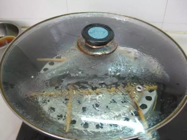 「蒸魚千萬別抹鹽」!用這招保證蒸好的魚沒腥味,而且鮮美無比!!