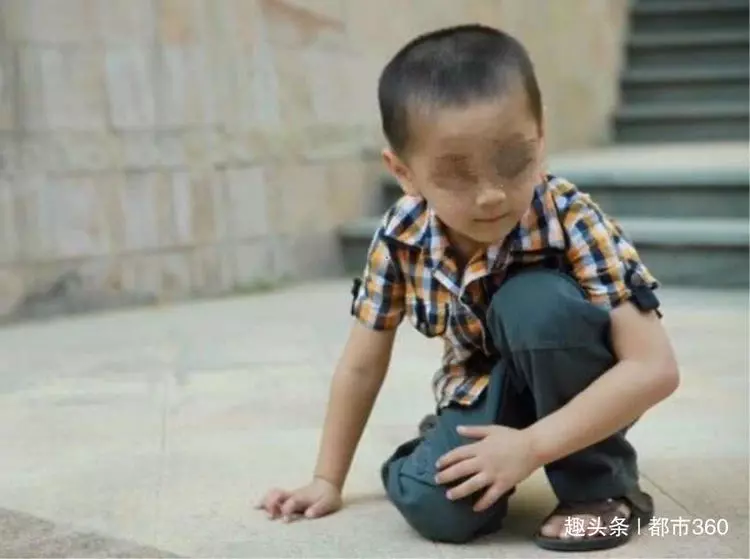 帶兒子參加前夫的婚禮,兒子卻突然喊一聲,新娘臉色大變