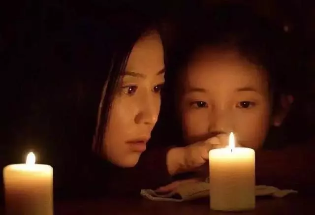 20歲女兒「帶70歲男友回家」爸爸沒發火 接著還說出「一句話」看哭300萬網友