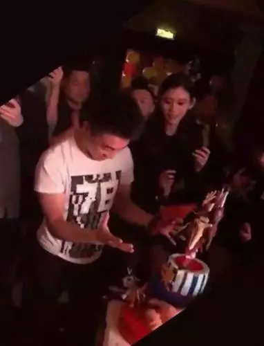 何猷君澳門舉辦生日party,奚夢瑤高調亮相,兩人舉止親密!