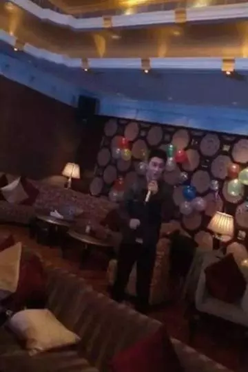 何猷君澳門舉辦生日party,奚夢瑤高調亮相,兩人舉止親密!