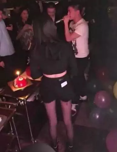 何猷君澳門舉辦生日party,奚夢瑤高調亮相,兩人舉止親密!