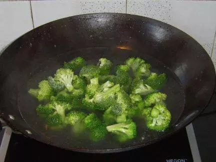 這4種蔬菜一定要焯水,很多人不注意,難怪吃了總是肚子不舒服