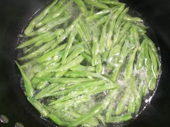 這4種蔬菜一定要焯水,很多人不注意,難怪吃了總是肚子不舒服