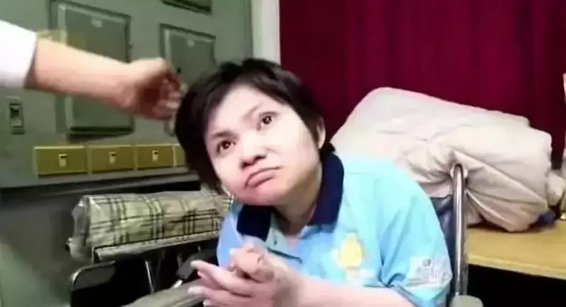 叫了20多年的哥哥竟然是親爸,媽媽其實是奶奶,這女星身世也太狗血了!