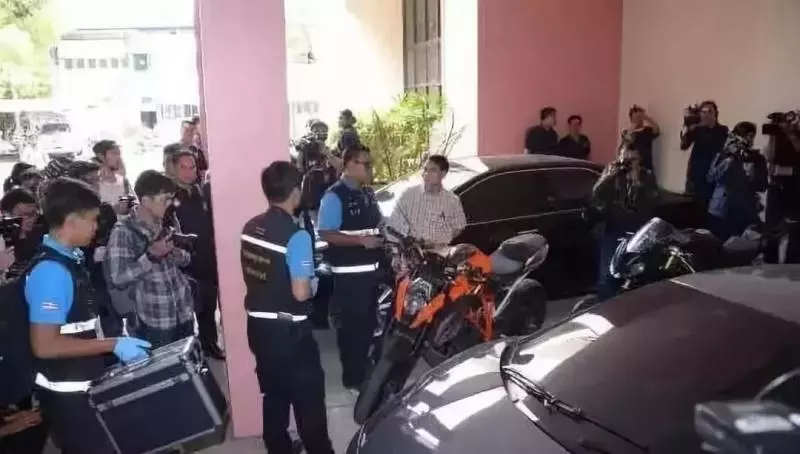 叫了20多年的哥哥竟然是親爸,媽媽其實是奶奶,這女星身世也太狗血了!