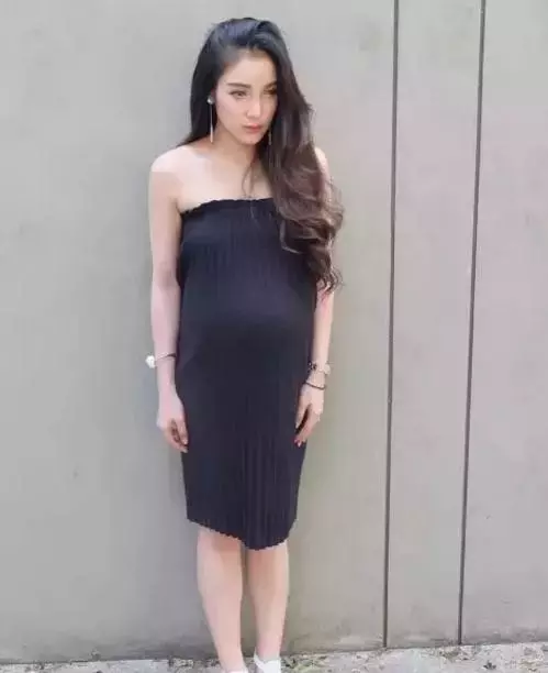 叫了20多年的哥哥竟然是親爸,媽媽其實是奶奶,這女星身世也太狗血了!