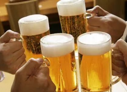 喝啤酒,多長時間後去小便證明你的腎臟最好?做到這3點不傷腎