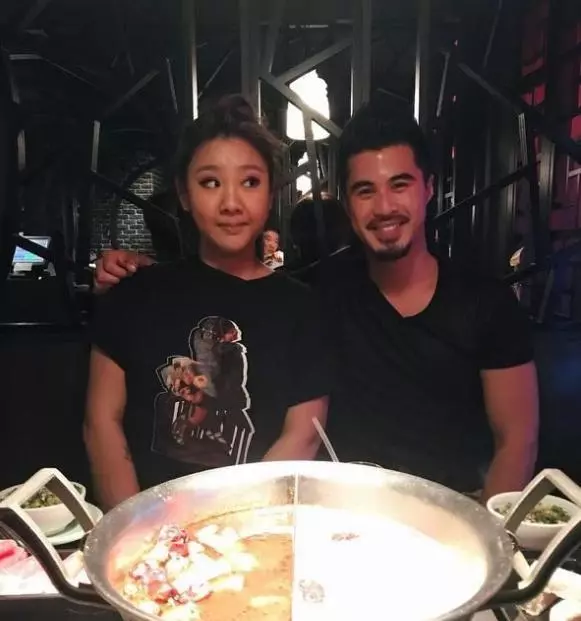 鄭欣宜官宣結婚,甜蜜曬照,網友卻並不看好:記得看好媽媽的遺產
