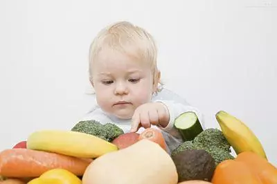 不同月齡寶寶,輔食適合吃什麼?營養專家支招:這樣做他更愛吃