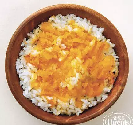 不同月齡寶寶,輔食適合吃什麼?營養專家支招:這樣做他更愛吃