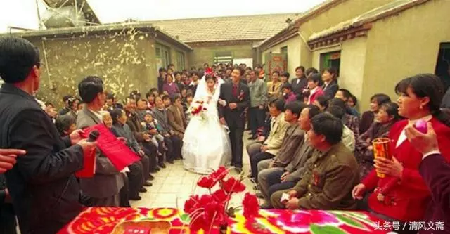 父親娶拾荒女人為妻,後媽卻不讓兩繼子參加父親葬禮,一段往事揭開女人神秘身份