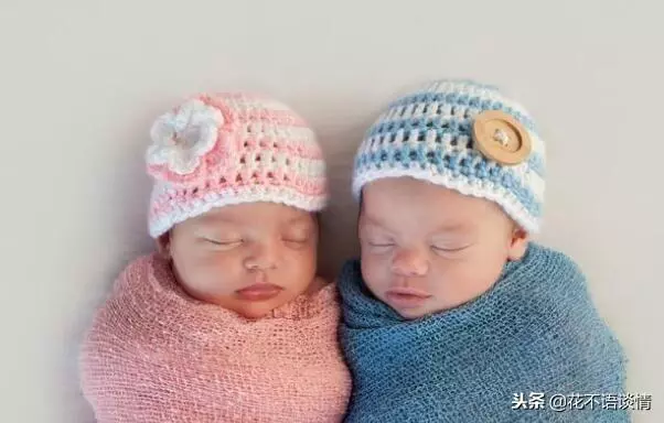 弟媳生二胎,女子送去三千,帶回一袋剩菜,打開來吃,她淚目了