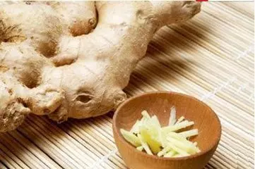 生薑這樣用,每晚來一次,啤酒肚消了,便秘慢慢好了,濕氣重也緩解了