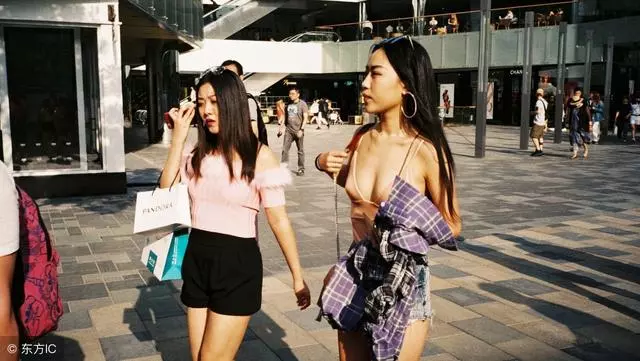 婆婆從老家來看我,她非要帶我去逛街,回來後老公看到我怒提離婚