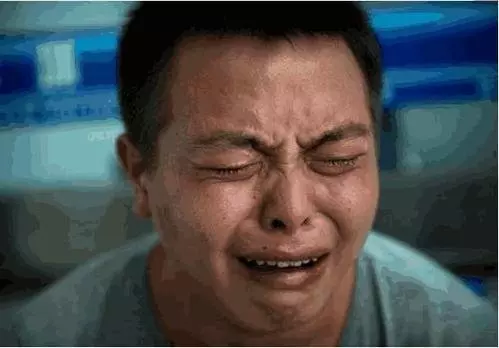女兒和同學溺水,父親只救下了同學,半夜聽見有哭聲開門一看愣了!