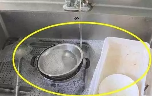 婦女們注意:改掉這6個廚房陋習,家人身體才會更健康