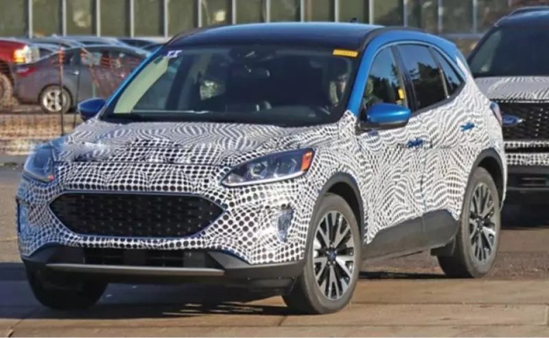 大改款 Ford Kuga 現身!外媒透露最快亮相的時機點是…