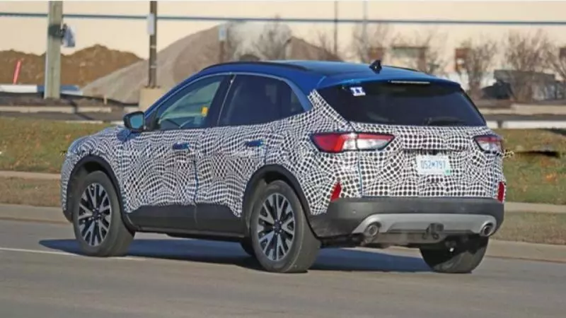大改款 Ford Kuga 現身!外媒透露最快亮相的時機點是…