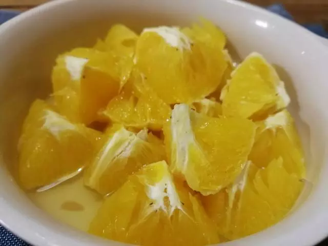 冰糖蒸橙子的功效和作用居然這麼大!老人和小孩的冬季保健美食!