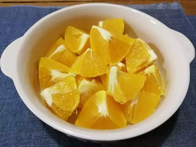 冰糖蒸橙子的功效和作用居然這麼大!老人和小孩的冬季保健美食!