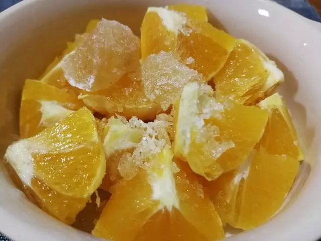 冰糖蒸橙子的功效和作用居然這麼大!老人和小孩的冬季保健美食!