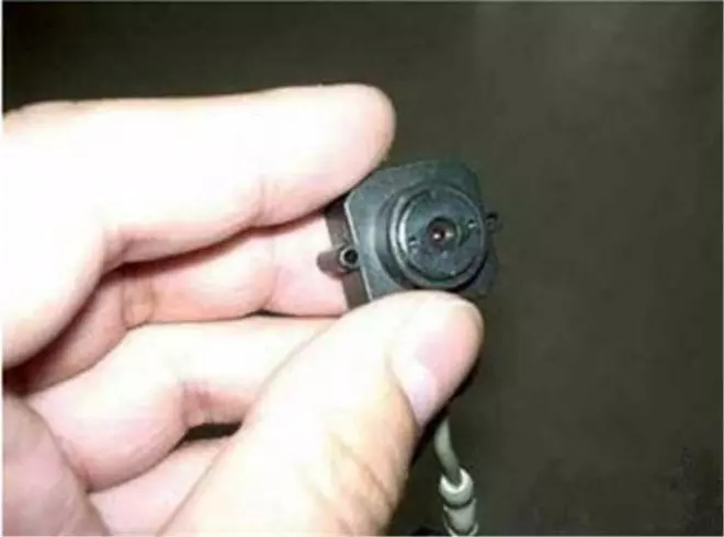 每次從婆家回來,女兒都尿床,母親起疑,偷裝監控調查後,報了警!