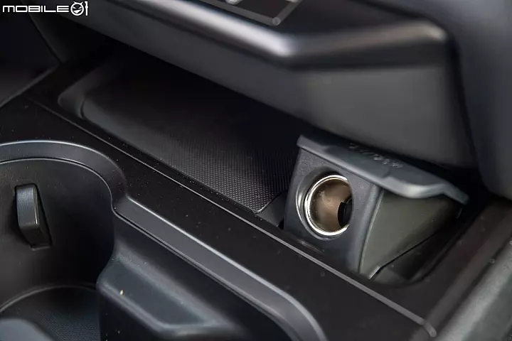 Lexus UX250h 跨界油電新貴報到!目標直指新興頂客消費族群!