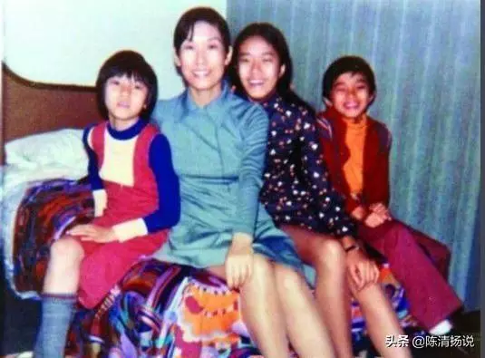 周星馳78歲母親「近照」曝光,皮膚緊緻連抬頭紋都不明顯