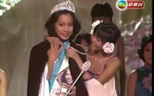 她是郭晶晶的婆婆,史上最美港姐,兩度嫁豪門卻不被名利束縛