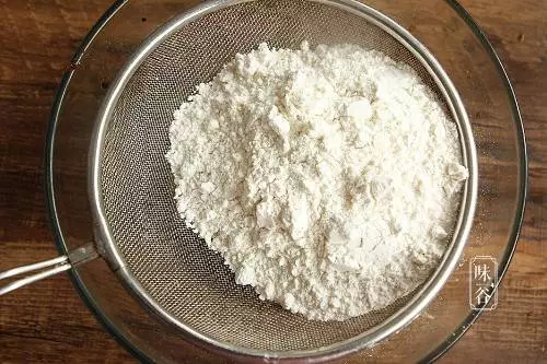 適合過年吃的紅糖發糕,不揉面不發酵,簡單幾步就做好,特美味
