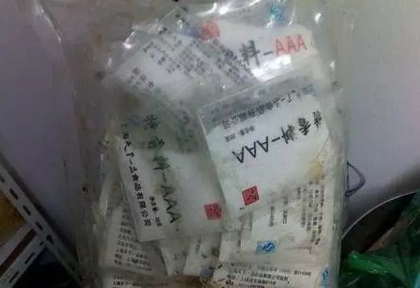 少在外面吃飯一位廚師冒死拍攝的圖片看完後你絕對會感謝我的。