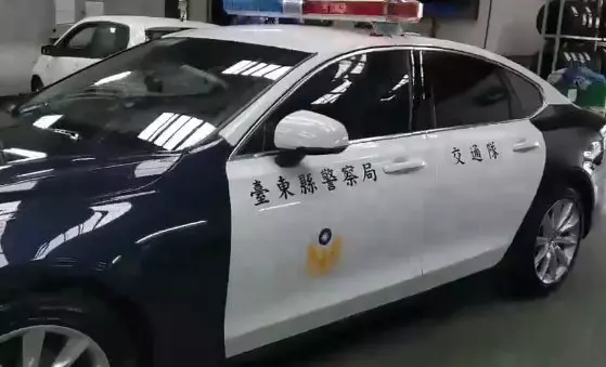 金價五告力!車廠驚見「瑞典坦克」警用車 網友狂讚:光看車頭壞人就嚇壞!