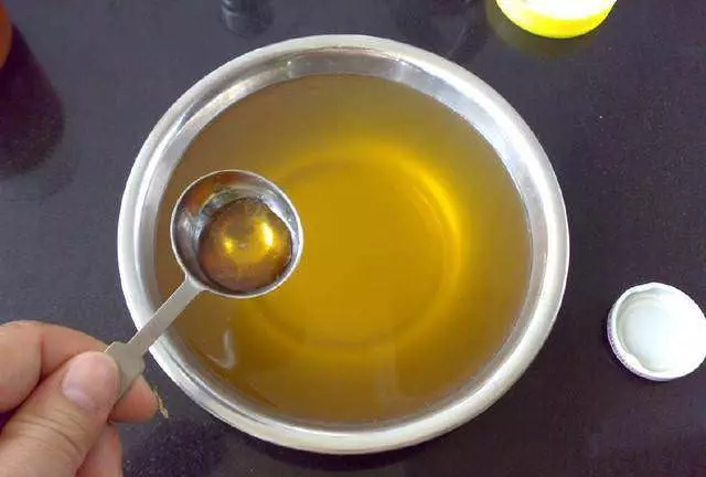 每天空腹喝一杯,幫你排出體內黑臭的陳年宿便,給你的腸道洗洗澡