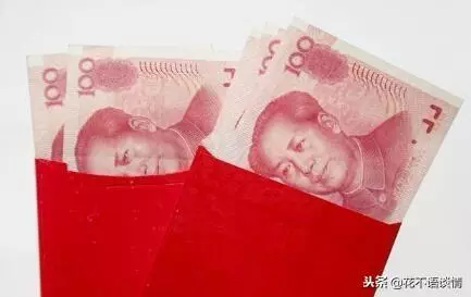 母親說家裡沒錢,不給女兒嫁妝,出嫁時女兒看到存摺,淚如雨下