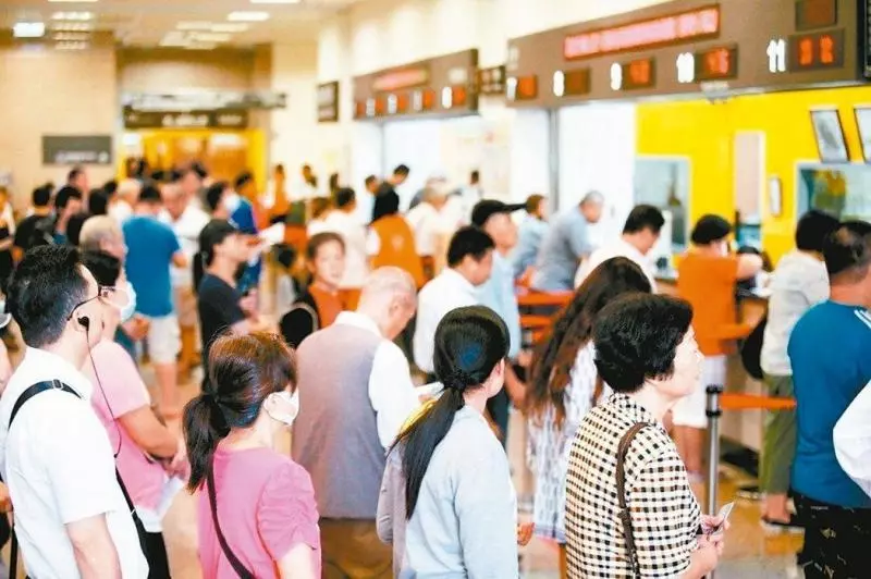 一出國就停保!旅外國人回台「爽用健保2.8億元」,健保署宣布「決定出新招對付」要遏止歪風!