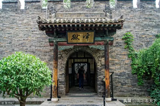 這座古城當年差點被拆了,因沒錢而暫停,現在旅遊年收入150億