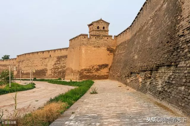 這座古城當年差點被拆了,因沒錢而暫停,現在旅遊年收入150億