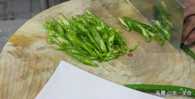 青椒炒雞蛋,是先炒青椒還是先炒雞蛋,廚師長分享正確的做法