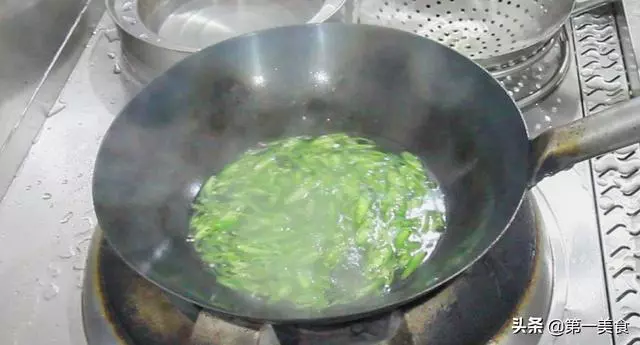 青椒炒雞蛋,是先炒青椒還是先炒雞蛋,廚師長分享正確的做法