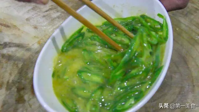 青椒炒雞蛋,是先炒青椒還是先炒雞蛋,廚師長分享正確的做法