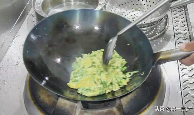 青椒炒雞蛋,是先炒青椒還是先炒雞蛋,廚師長分享正確的做法
