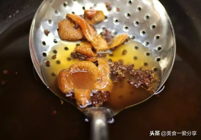油炸後剩油怎麼處理?一招讓「腥油」變「香油」