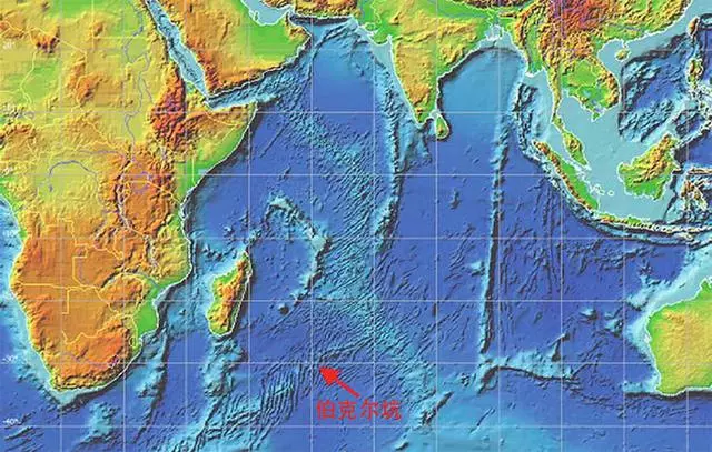 如果半徑為500米,內核400米為純金的小行星撞上太平洋會怎樣?