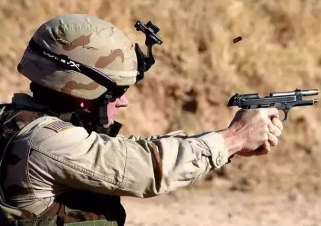 美軍幾乎人手一把手槍,為什麼中國不是這樣?主要有三個原因