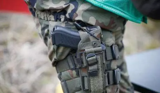 美軍幾乎人手一把手槍,為什麼中國不是這樣?主要有三個原因