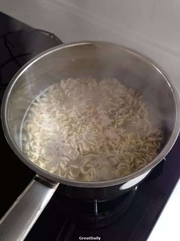 (小心) 原來全馬90%的人都不會煮「Maggi面」,用錯方法煮,是會吃壞