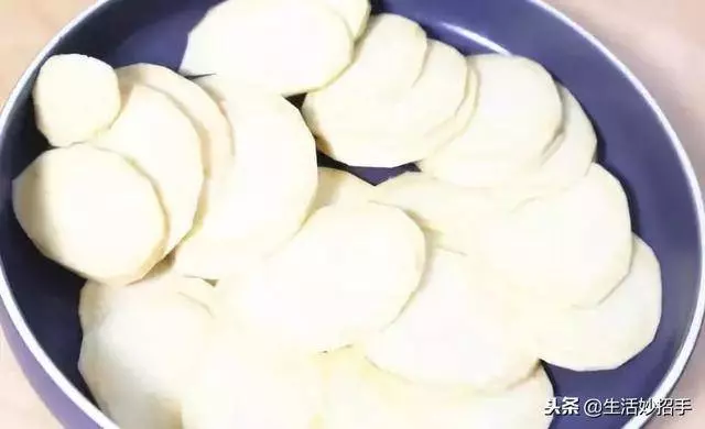 2個地瓜,2個雞蛋,加在一起外酥里嫩,一頓一盤不夠吃