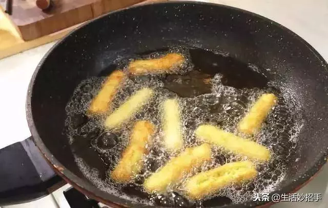 2個地瓜,2個雞蛋,加在一起外酥里嫩,一頓一盤不夠吃